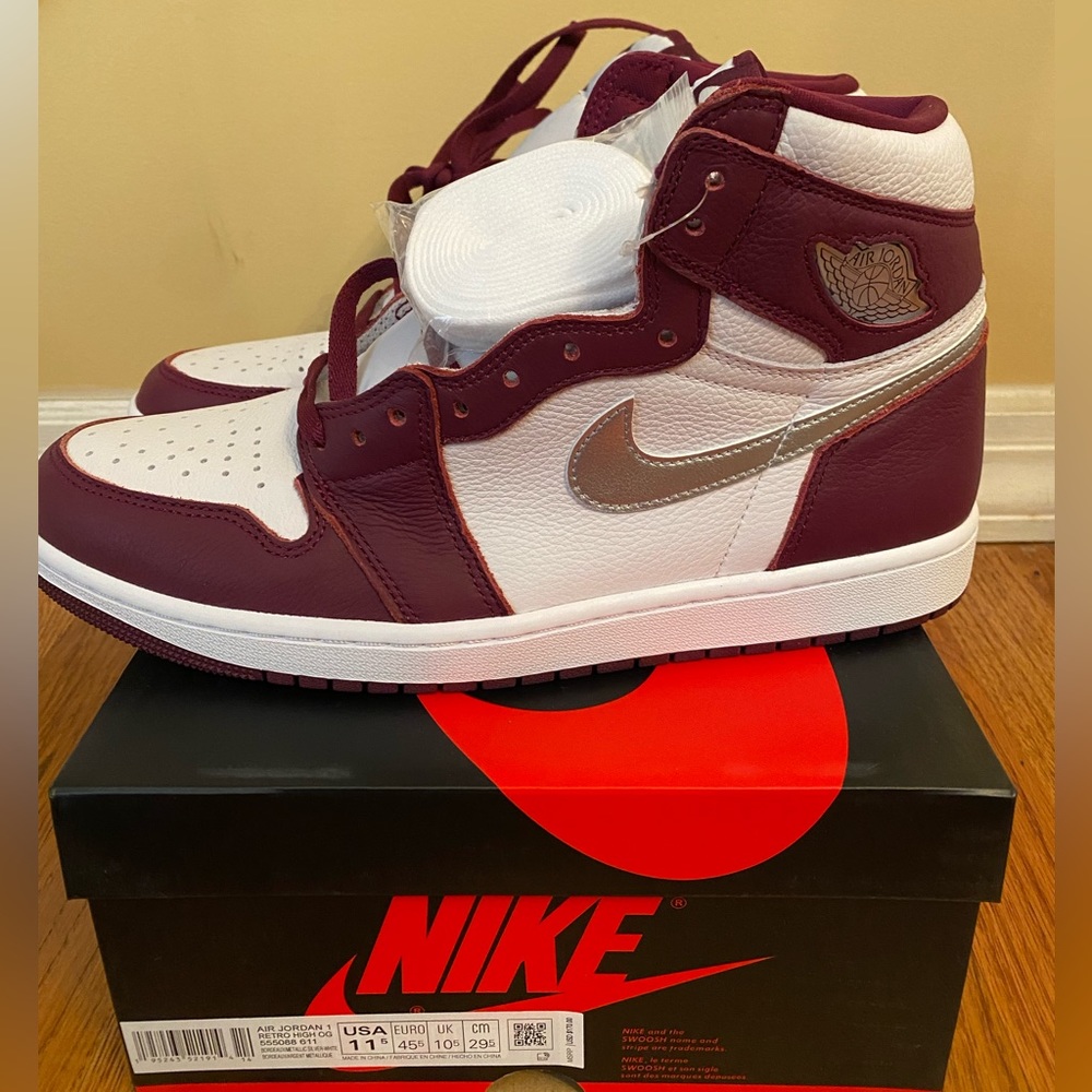 Nike Air Jordan 1 Retro High OG Bordeaux 555088611 Bordeaux/Metallic Silver 11.5
